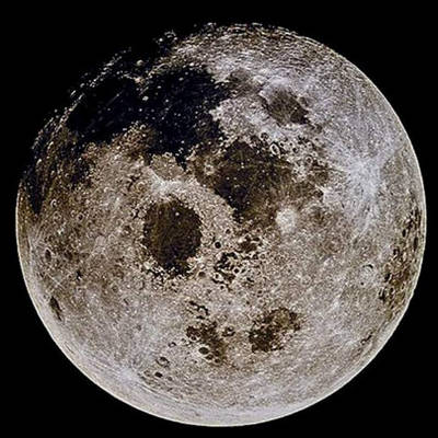 Луна - единственный естественный спутник Земли.