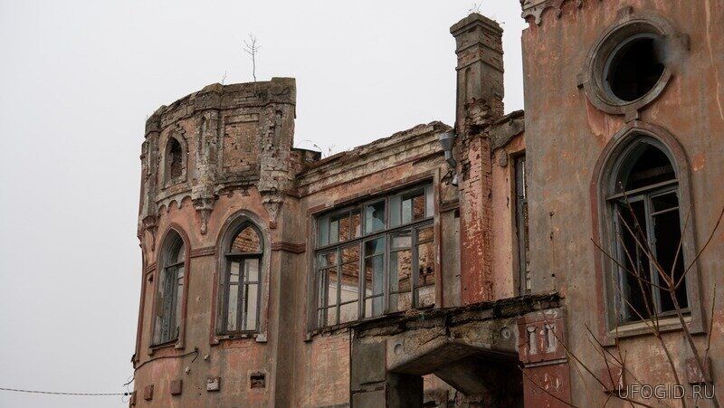 Особняк с Привидениями